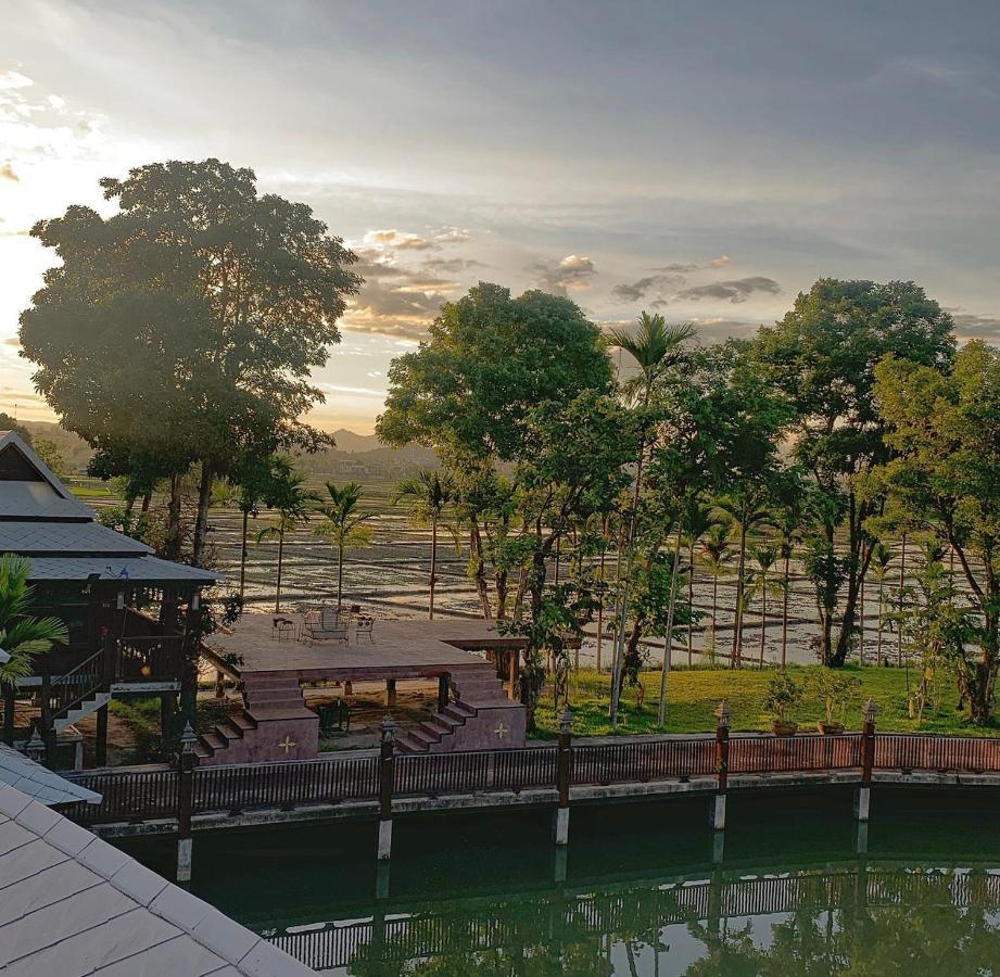 Bantunglom Resort Mae Rim Exteriör bild